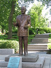 assemblee_nationale-statue_rene_levesque.jpg
